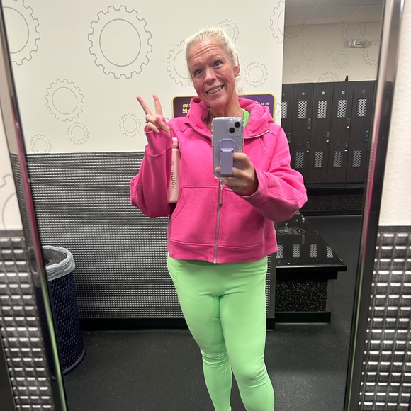 Meet your Posher, Jackie - Picture 3 of 3